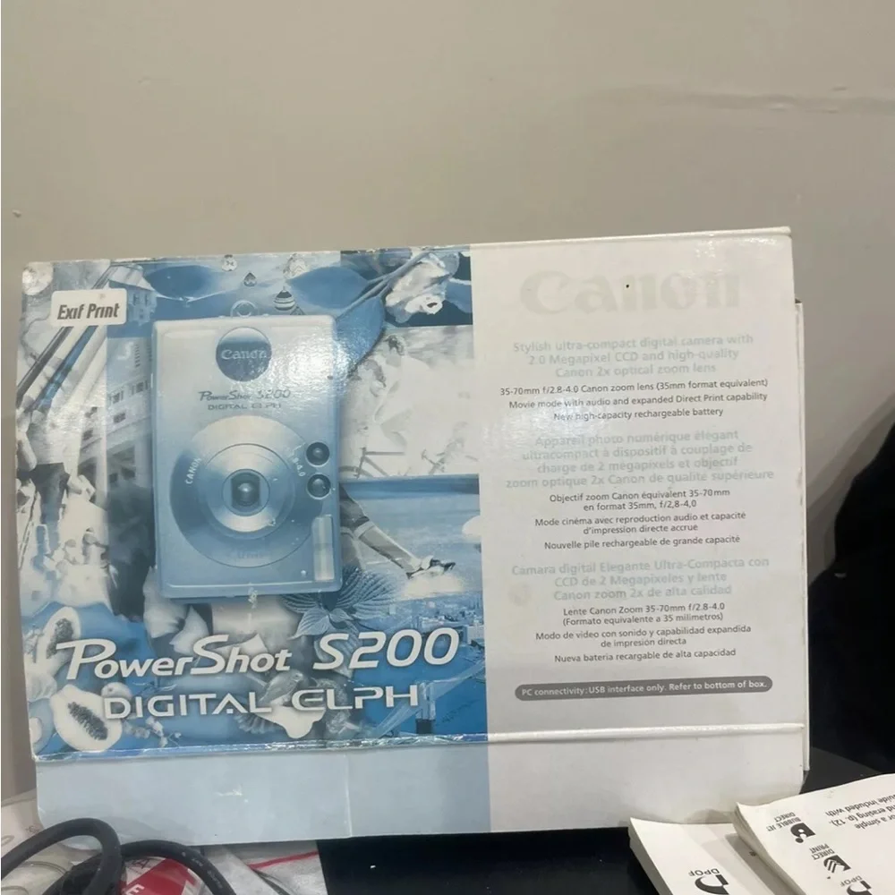 Canon PowerShot ELPH SD500 7.1MP Digital Camera Silver / Battery & Charger